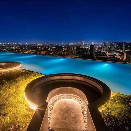 Modern Style Room With Sky Pool 古城边天际泳池公寓 Chiang Mai Luaran gambar