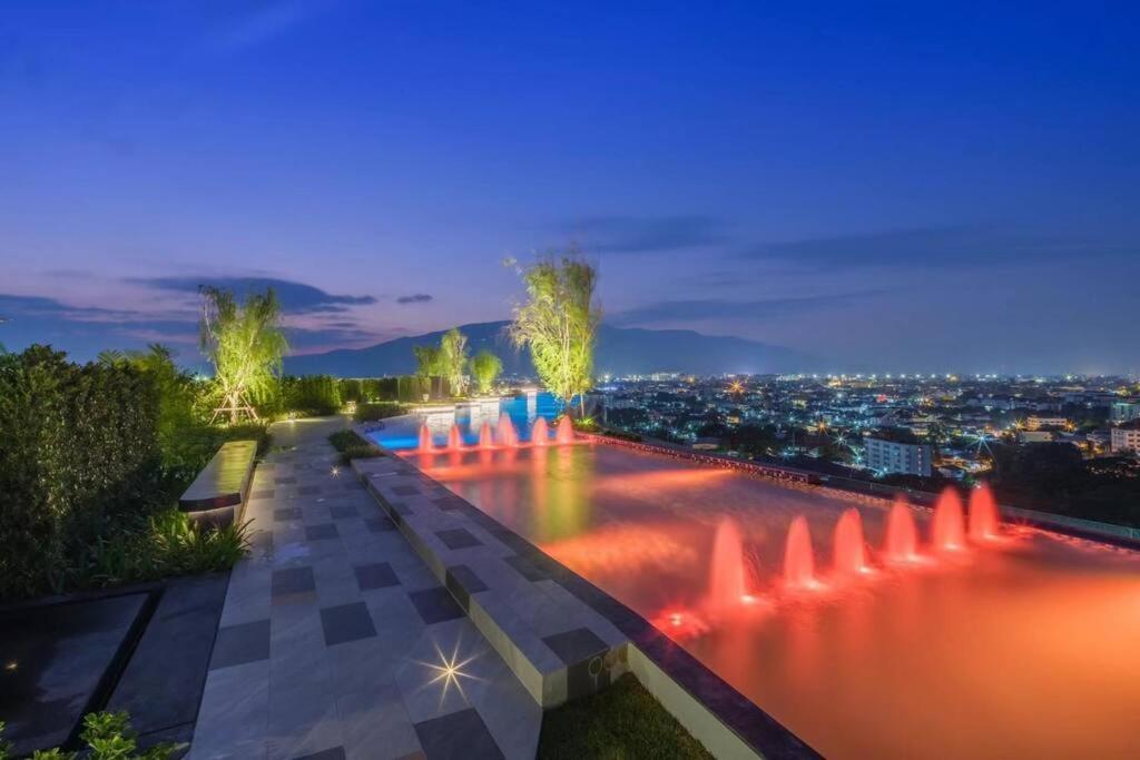 Modern Style Room With Sky Pool 古城边天际泳池公寓 Chiang Mai Luaran gambar