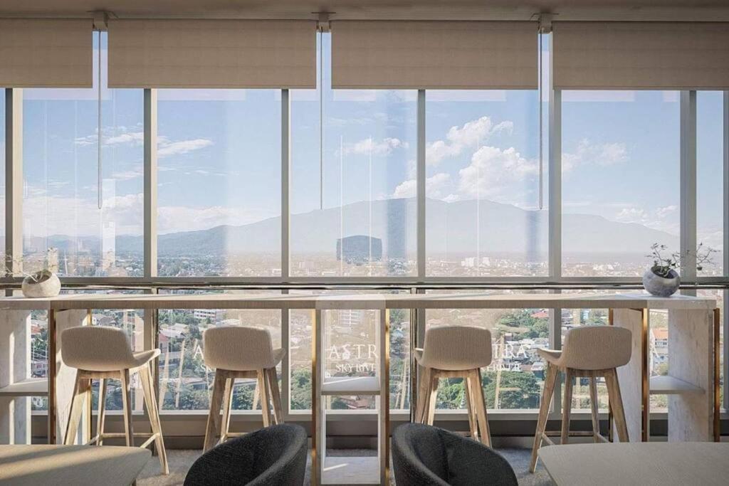 Modern Style Room With Sky Pool 古城边天际泳池公寓 Chiang Mai Luaran gambar
