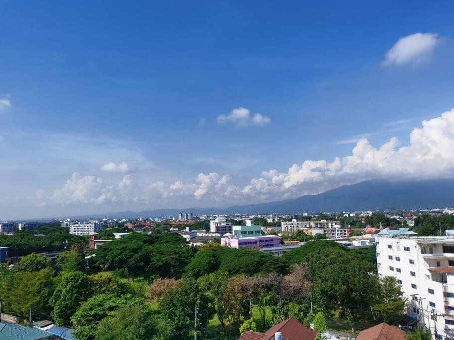 Modern Style Room With Sky Pool 古城边天际泳池公寓 Chiang Mai Luaran gambar